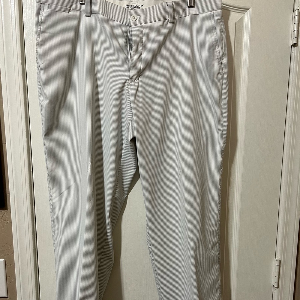 Nike tour performance men’s size 38/32 golf pants.